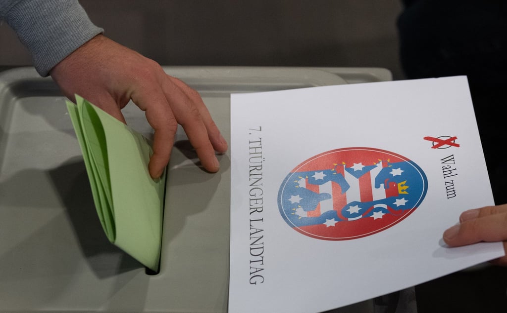 Die Wahlzettel sind fast einen halben Meter lang. (Archivbild)