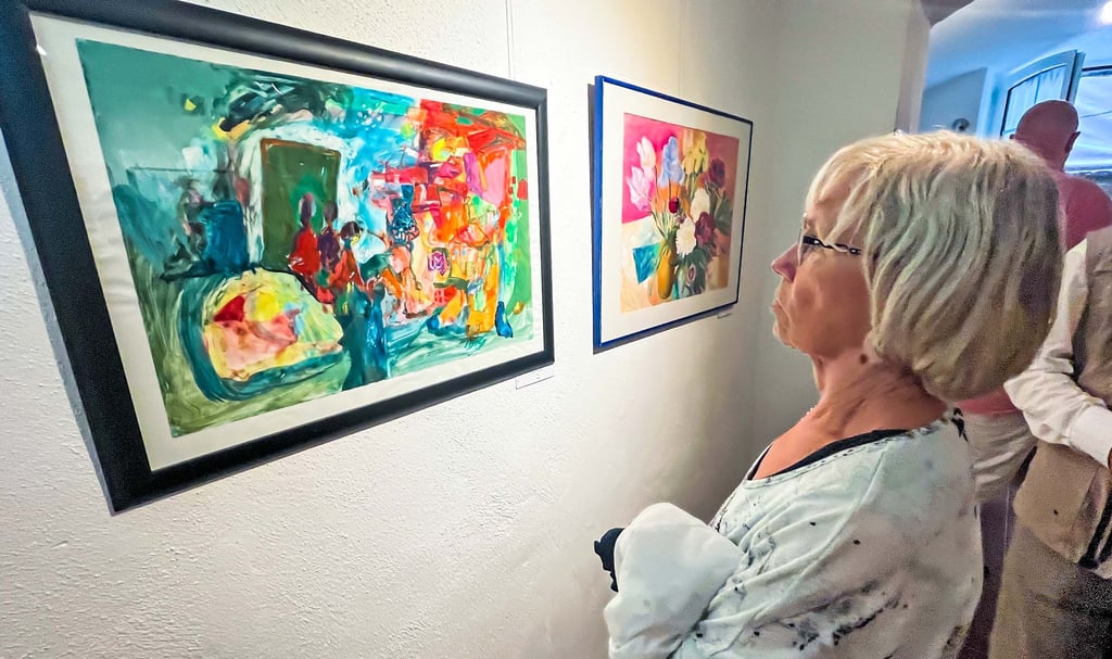 Die Ausstellung im Bitterfelder Rathaus erlaub tiefe Einblicke in die künstlerische Vielfalt von Lore Dimters Werken.