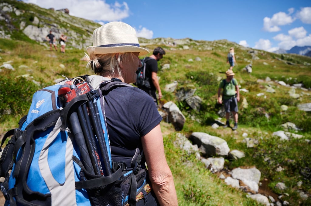 Beim Wandern sollte man ausreichend trinken: Trinkblasen sind da praktisch, aber ihre Reinigung kann mühsam sein.
