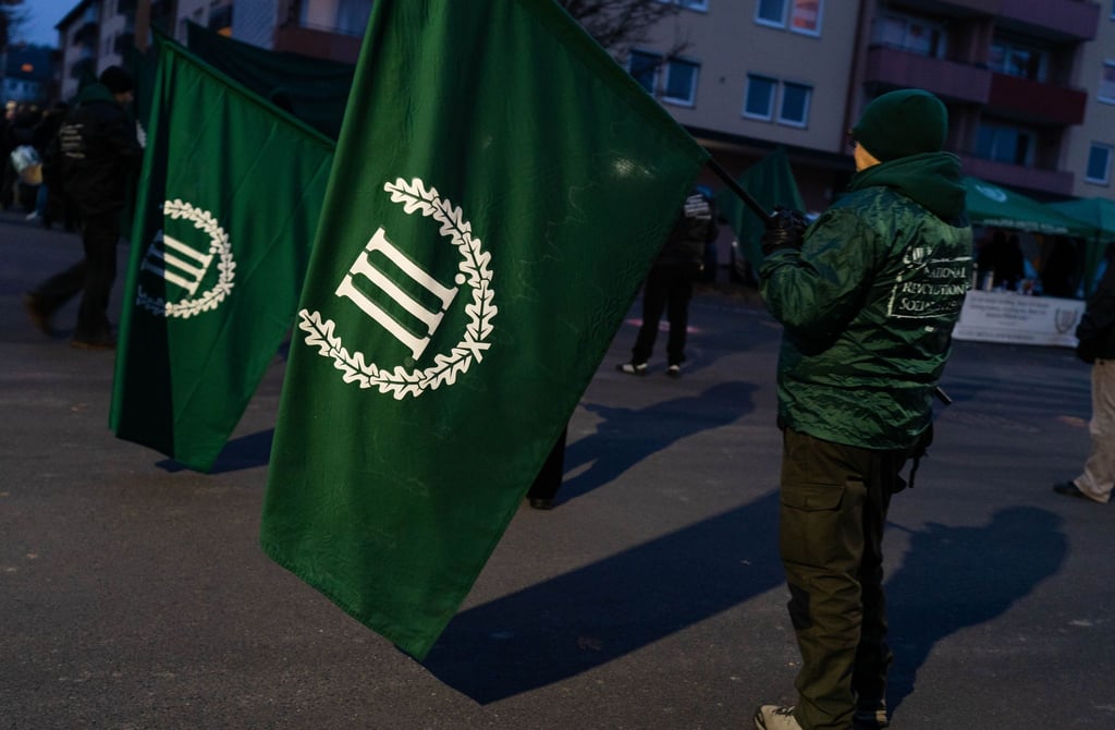 Bei Razzien gegen die rechtsextremistische Partei Dritter Weg sind in Berlin, Brandenburg und Sachsen neun mutmaßliche Gewalttäter festgenommen worden. (Archiv-Bild)