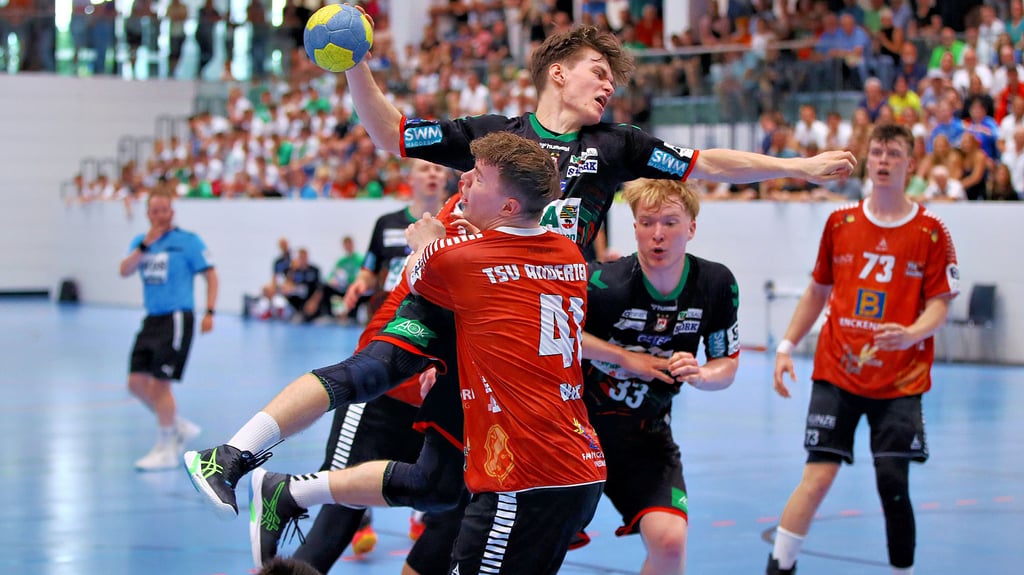 Leon Bahr (im Wurf) gehört bei den Youngsters des SCM inzwischen schon zu den ältesten Spielern.