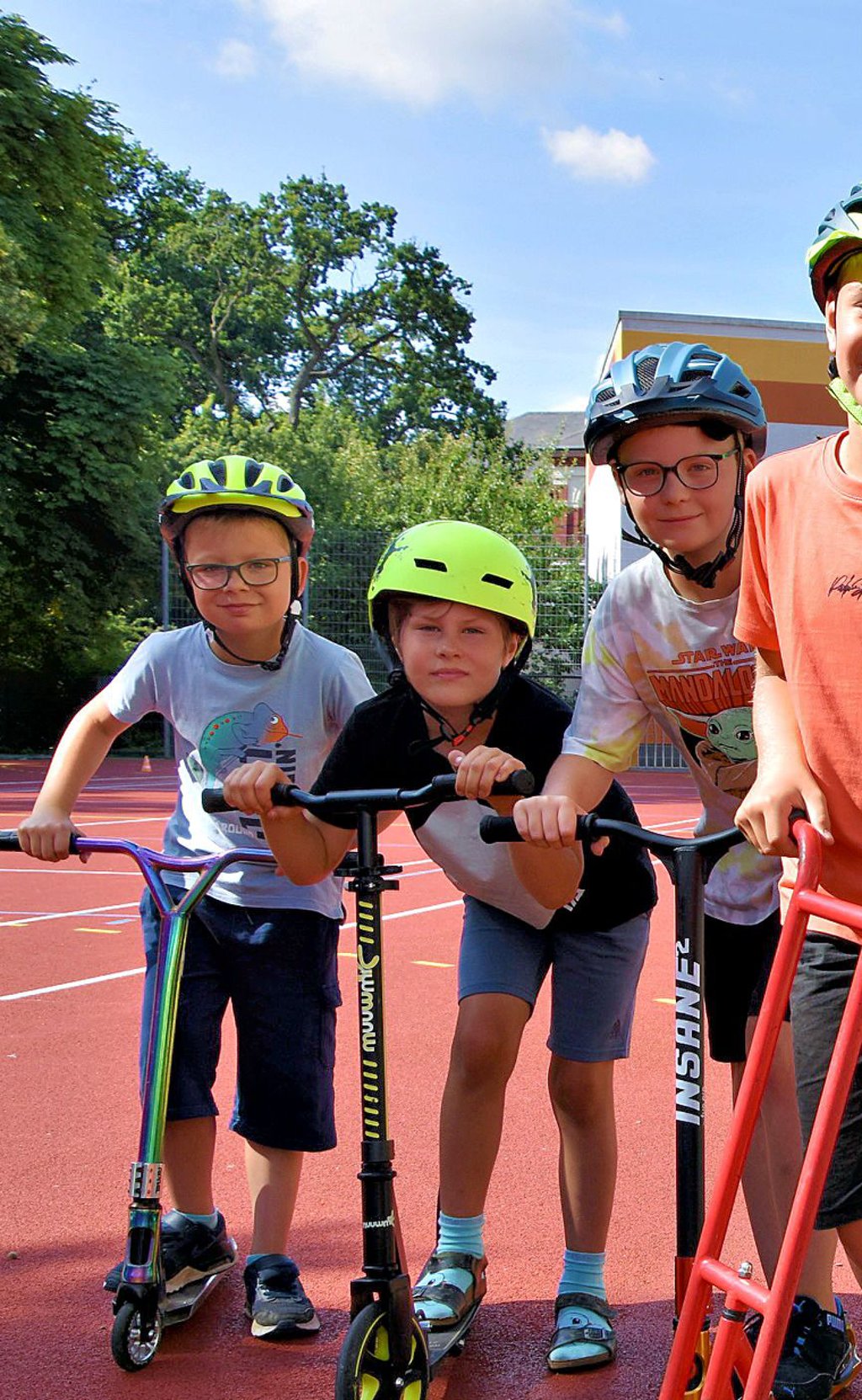 Ferienkinder, die im Hort Otto Boye in Haldensleben betreut werden, machen einen "Roller-Führerschein".