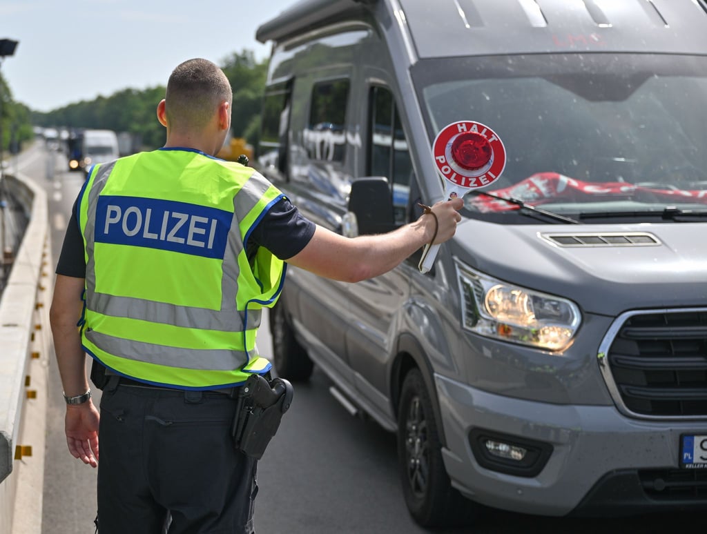 Frankreich-Reisende müssen sich auf Krontollen an der Grenze einstellen. (Symbolbild)