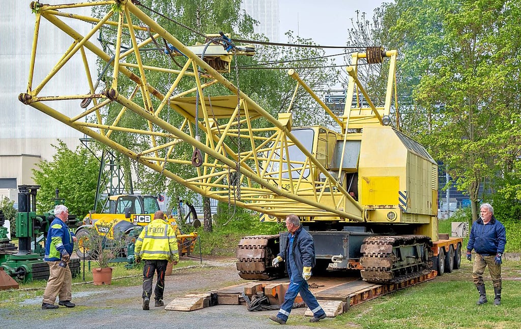 Dieser Raupendrehkran 250 ist zurück nach Zeitz gekommen und wird nun in der Brikettfabrik Herrmannschacht ausgestellt.