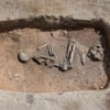 Grabstätte einer Frau aus der Schnurkeramischen Zeit (ca. 2000 v. Chr.), das Archäologen im Salzlandkreis entdeckt haben.