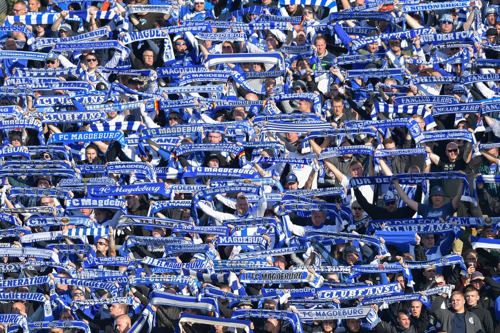Wie hier stärken FCM-Fans ihrem Verein zum allergrößten Teil sehr friedlich den Rücken.