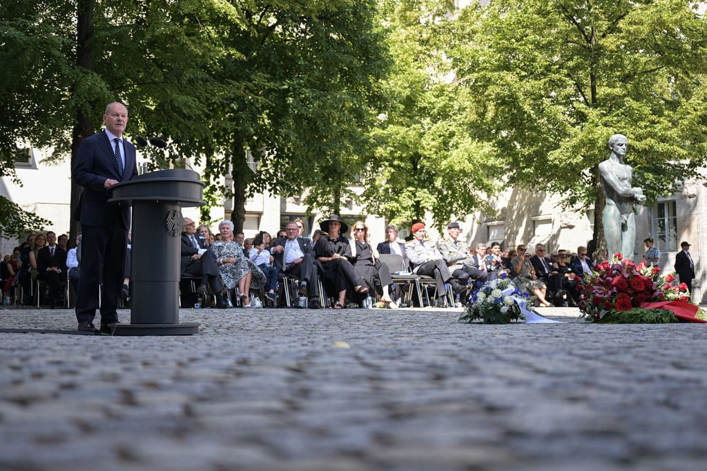 Bundeskanzler Olaf Scholz machte deutlich, dass vom Widerstand bleibe, nicht vor der Geschichte zu resignieren.