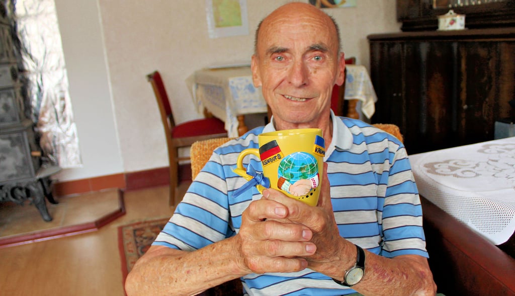 Diese Tasse bekam Karl Berke bei seinem Besuch in Kremenez von Kindern der Partnerstadt überreicht. Das Motiv sagt eigentlich alles.