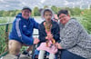 Maik und Martina Sturm mit ihrer Tochter Maddie Malea am Stadtsee in Stendal. Der Verein LEAH unterstützt die Familie.&nbsp;