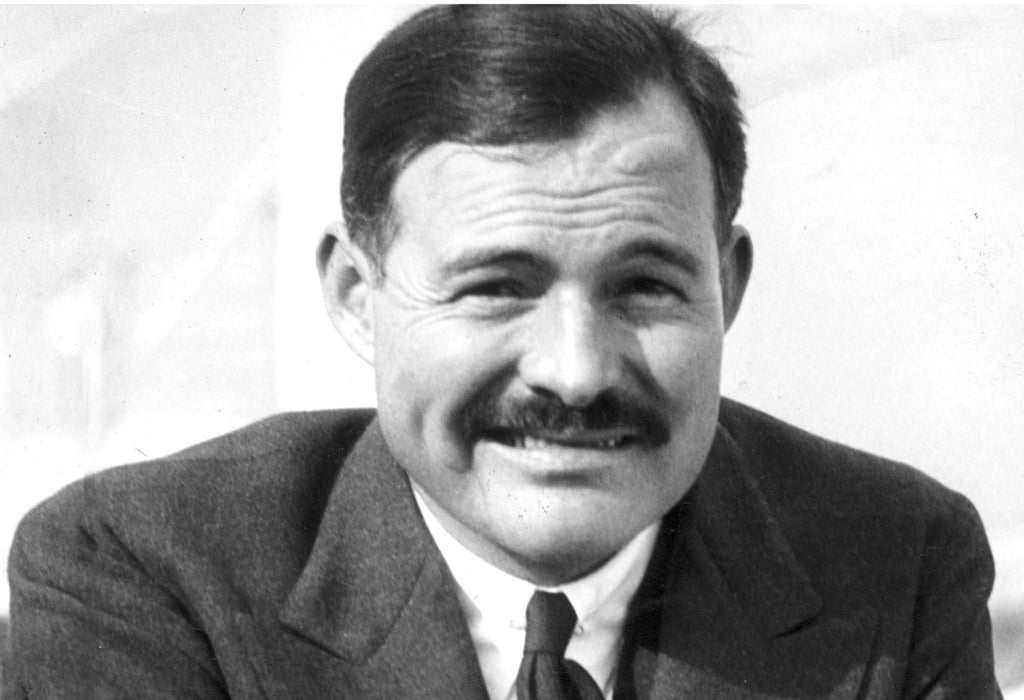 Der amerikanische Schriftsteller Ernest Hemingway (1899-1961) in jüngeren Jahren. (undatiertes Archivfoto)
