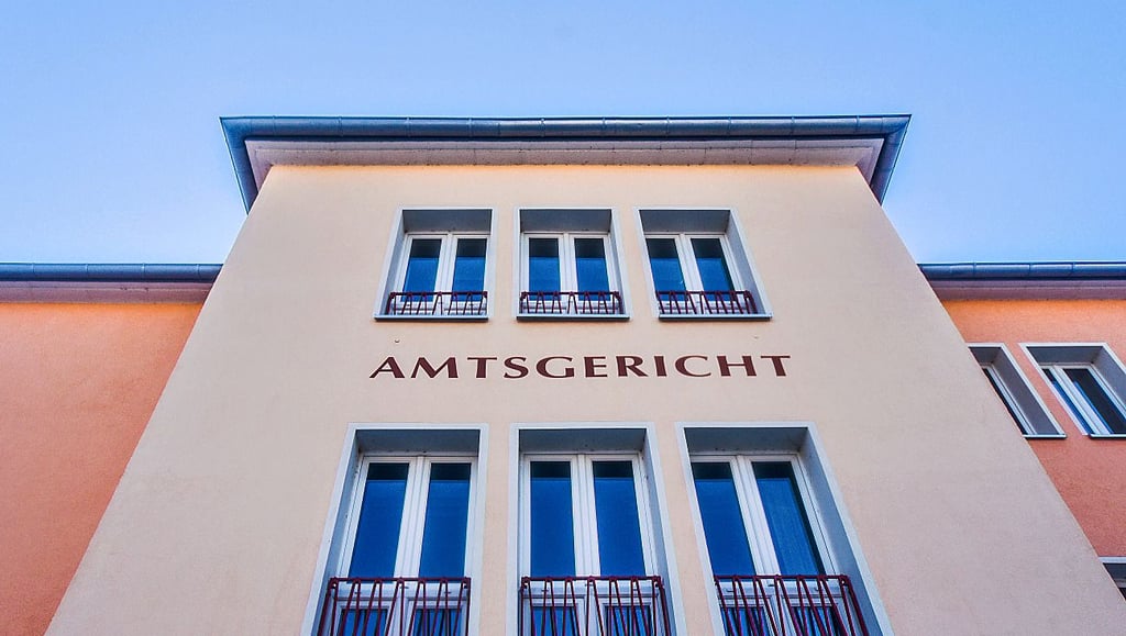 Ein 44-Jähriger ist wegen gefährlicher Körperverletzung angeklagt.