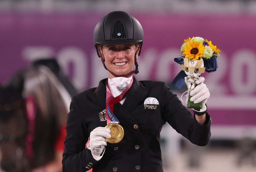 Doppel-Olympiasiegerin Jessica von Bredow-Werndl reitet unter erschwerten Bedingungen in Paris um Gold.