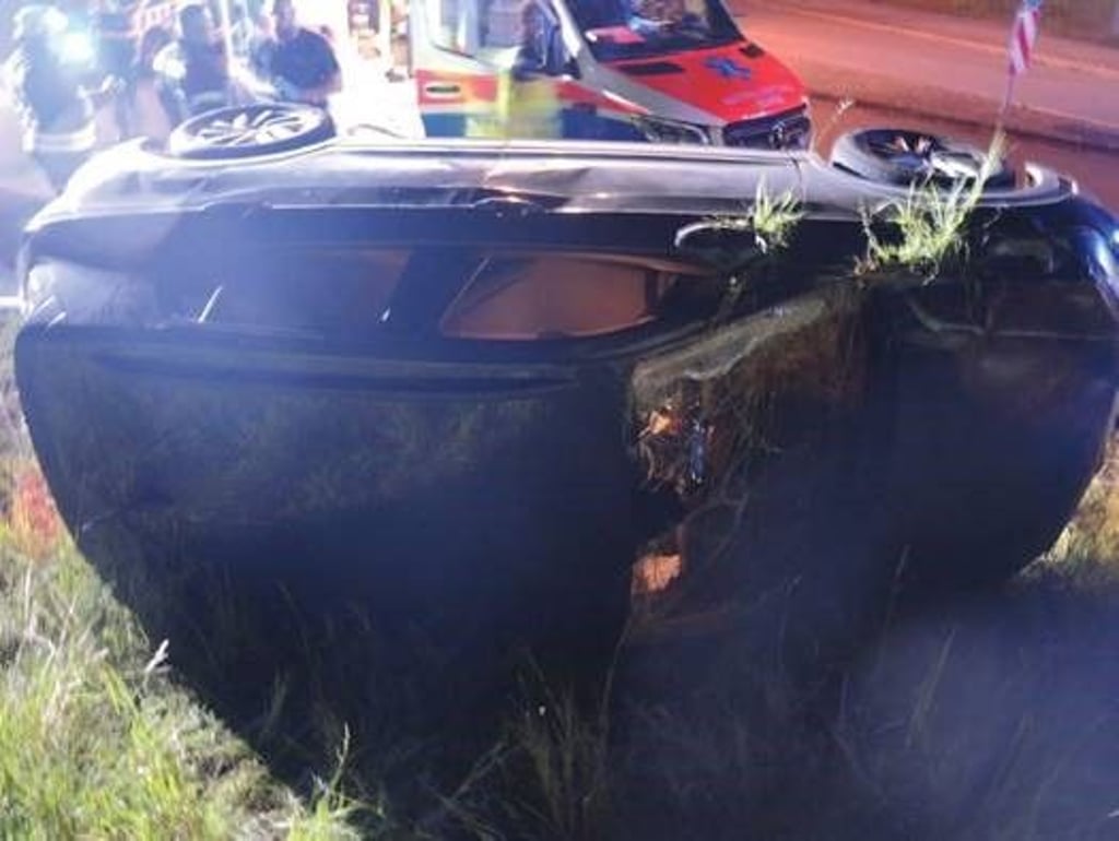Bei einem Autounfall auf der B246 in Wanzleben sind drei Menschen schwer verletzt worden.