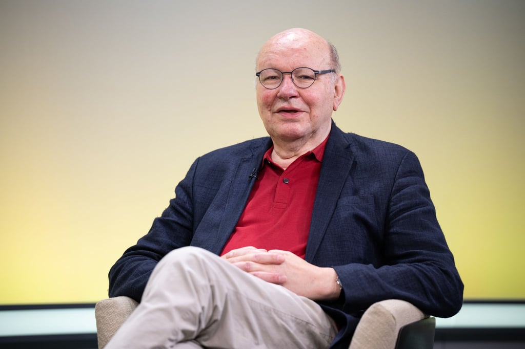 Walter Momper ärgert sich über den vielen Müll, der in Berlin einfach auf die Straße geworfen wird.