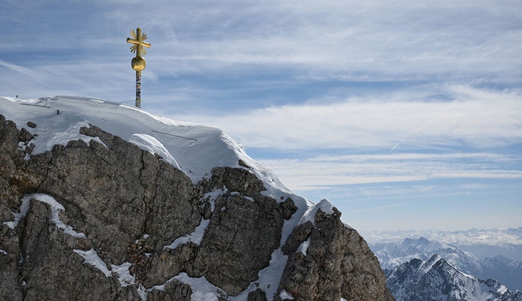 Ein Mann stirbt nach einem Blitzeinschlag auf der Zugspitze. (Symbolbild)