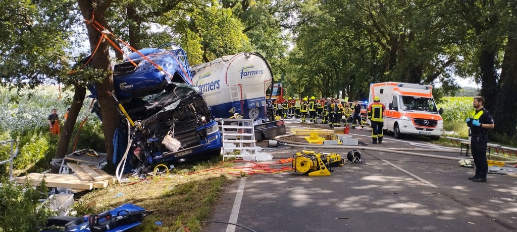 Bei einem Verkehrsunfall bei Sottrum ist ein Mann lebensgefährlich verletzt worden
