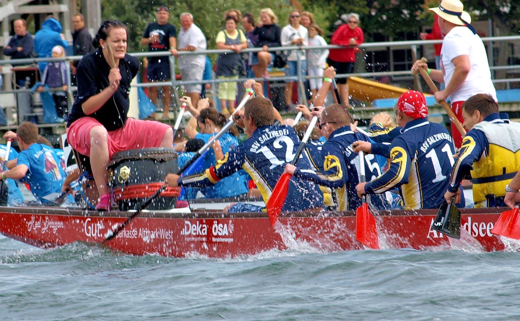 Drachenbootrennen auf dem Arendsee sind beliebt.