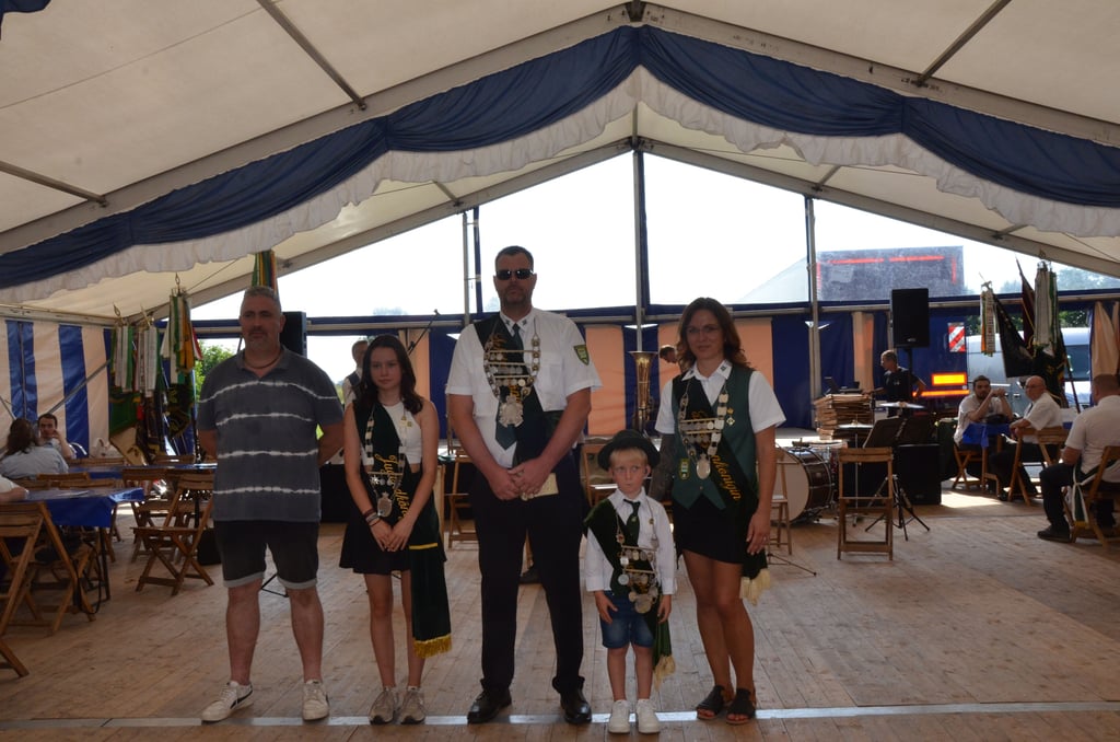 Die neuen Schützenkönige beim Volks- und Schützenfest in Hordorf 2024