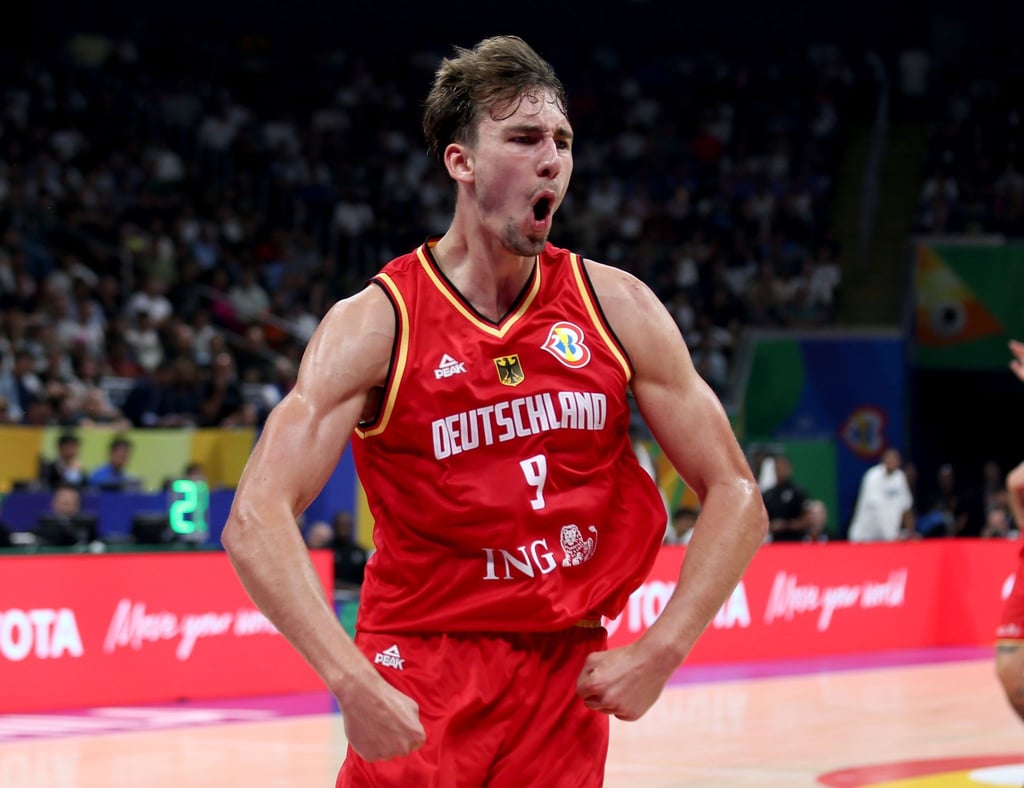 Feiert einen Dunk im WM-Halbfinale: Franz Wagner.