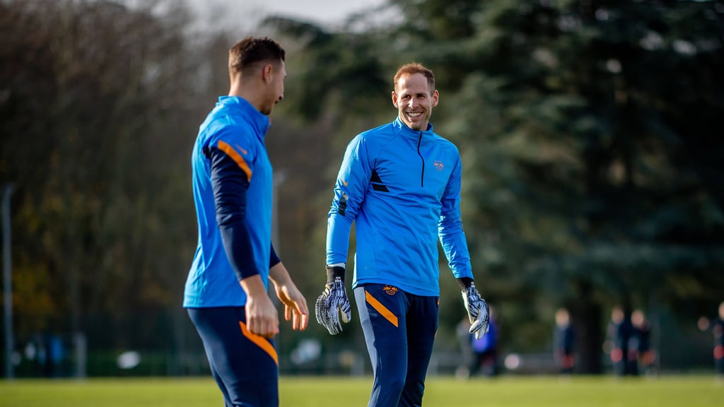 Willi Orban (l.) und Peter Gulacsi bei einem Training von RB Leipzig