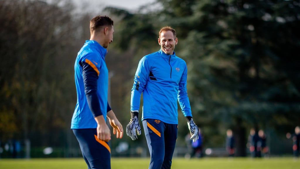 Willi Orban (l.) und Peter Gulacsi bei einem Training von RB Leipzig