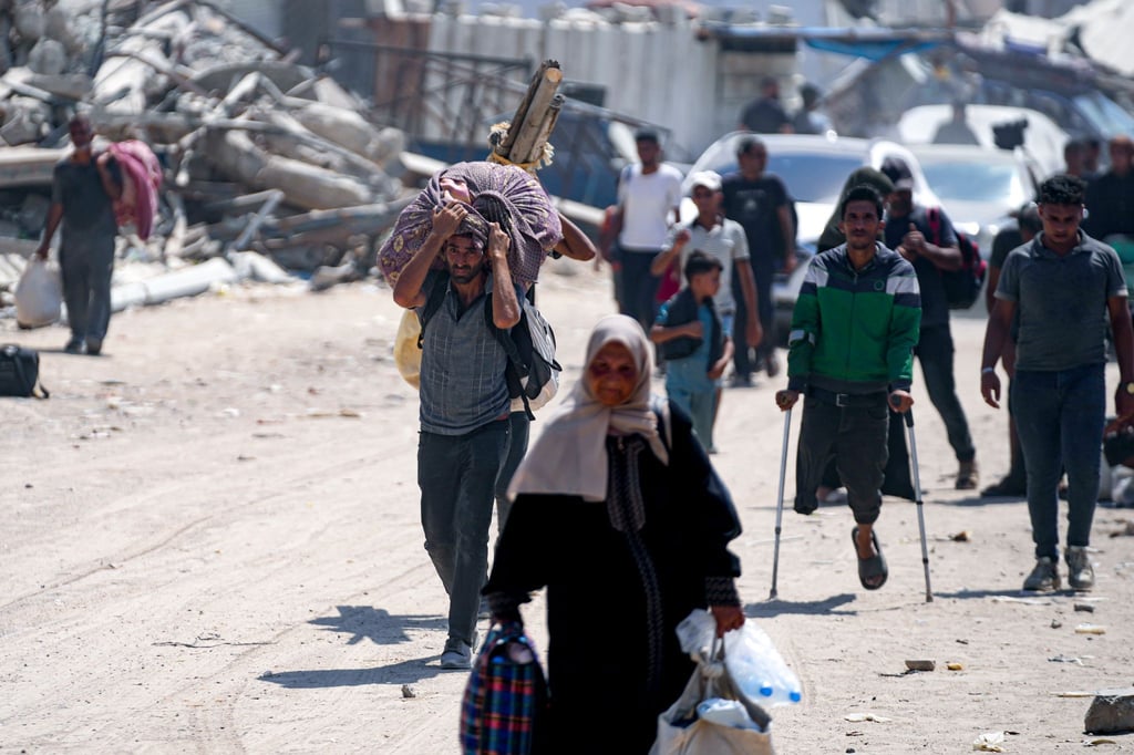 Ein neuer Vorstoß Israels gegen Raketenstellungen der Hamas treibt Tausende Palästinenser in die Flucht.