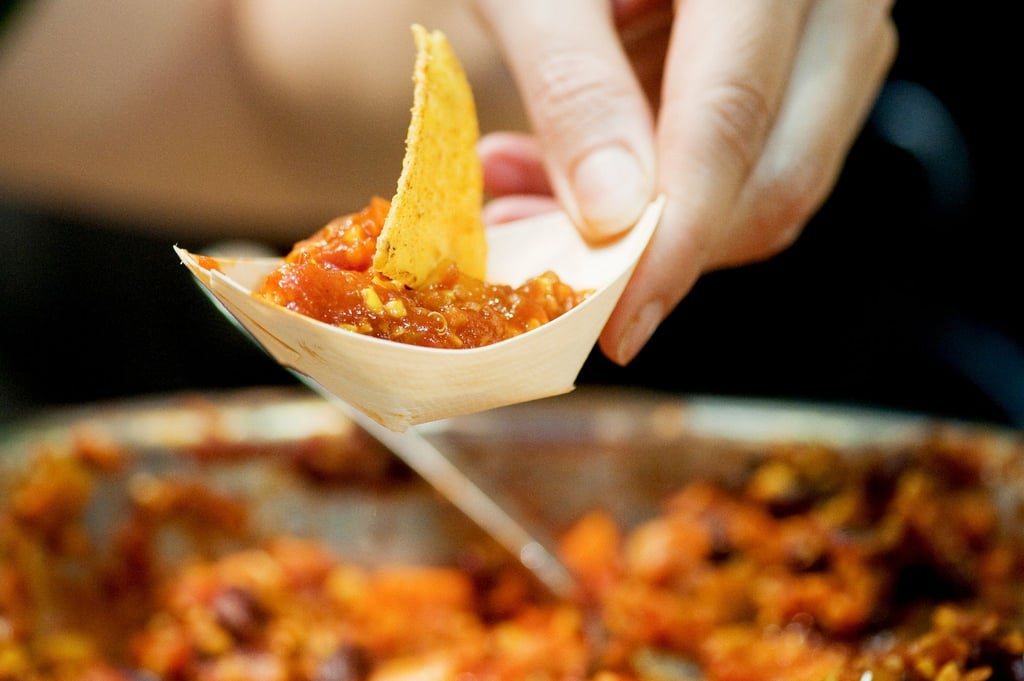 Wer Chili sin Carne zubereiten möchte, greift gern auf Veggie-Hack zurück.