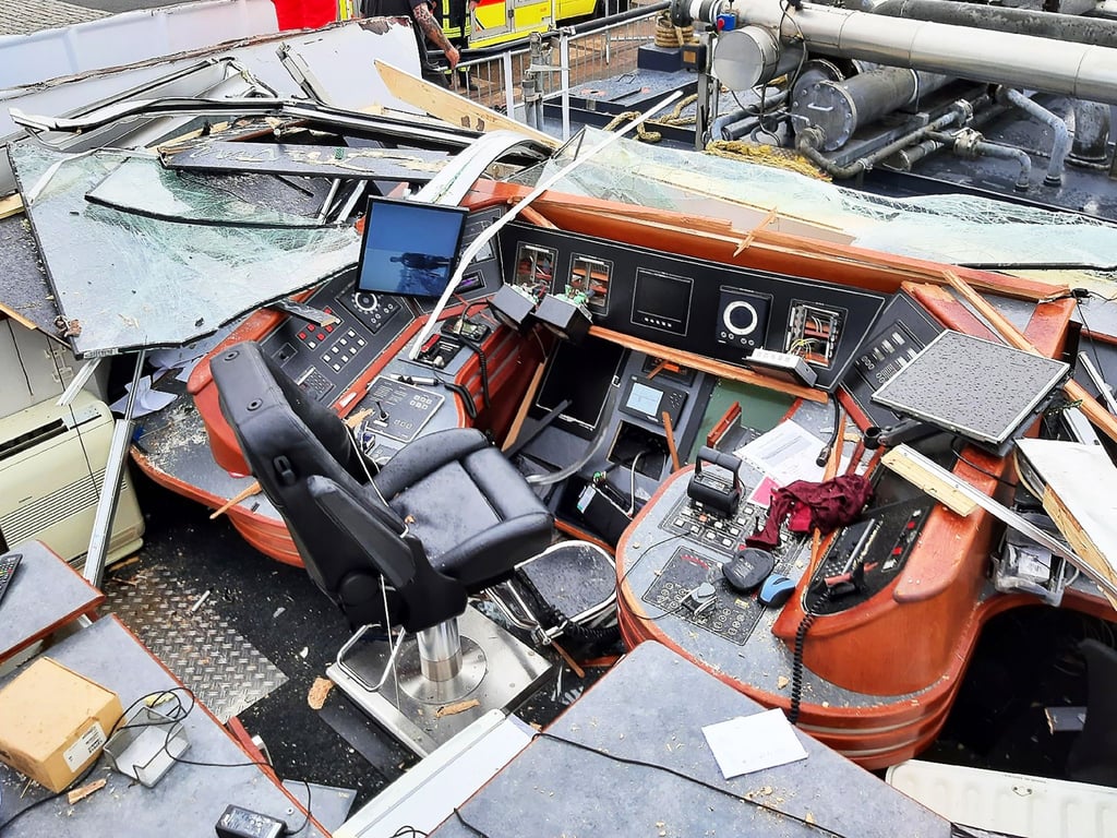 Das Brückenhaus des Tankschiffes ist fast komplett abgerissen worden. (Handoutfoto)