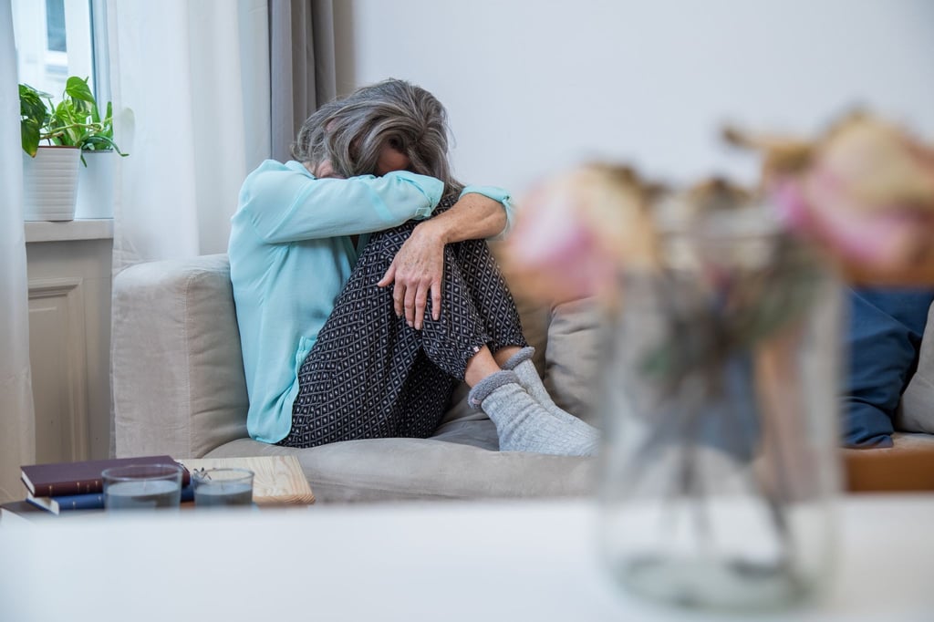 Frauen, die im Netz auf Heiratsschwindler hereingefallen sind, fühlen sich bei der Entdeckung der Wahrheit meist nicht nur belogen und um Geld betrogen, sondern zweifeln an ihrer Menschenkenntnis.