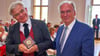 Harald Blanke (links) ist von Reiner Haseloff mit der Ehrenmedaille des Ministerpräsidenten ausgezeichnet worden - ebenso wie seine Kollegin Ulrike Wahrendorf.