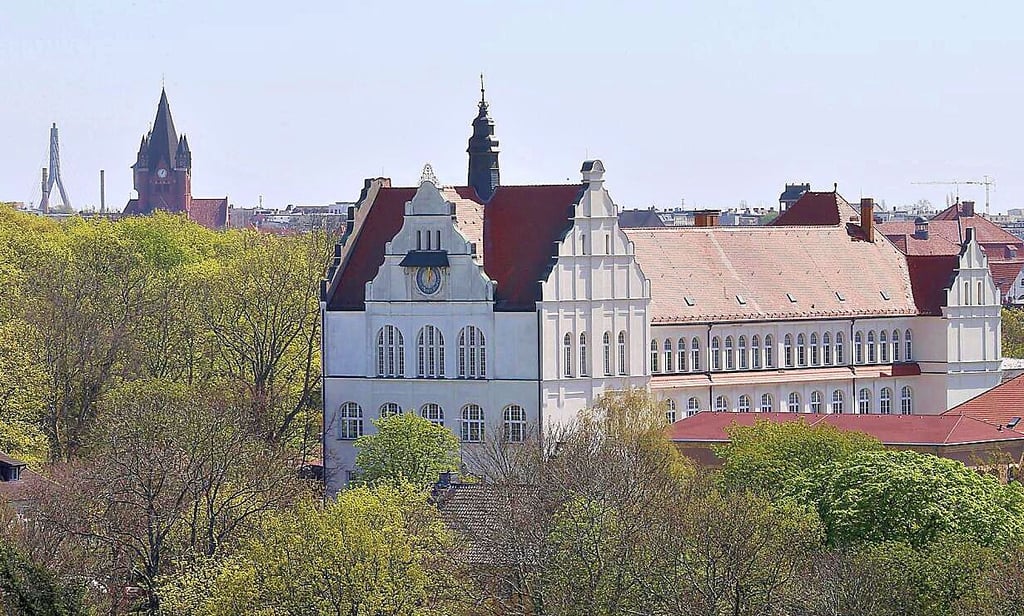 Das Landesschulamt Sachsen-Anhalt handelt nach Rassismus-Vorwürfen gegen eine Lehrerin des Giebichenstein-Gymnasium in Halle.