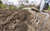 Arbeiten mit der Grabegabel gehören fest  zum Gartenjahr. Dass es aber auch anders gehen kann, wird in Neulingen deutlich gemacht 