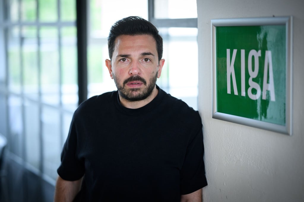 Dervis Hizarci von der Kreuzberger Initiative gegen Antisemitsmus will mit einem neuen Projekt vor dem Hintergrund des Nahostkonflikts den Dialog zwischen denen ermöglichen, die oft kaum noch miteinander reden können. (Archivbild)
