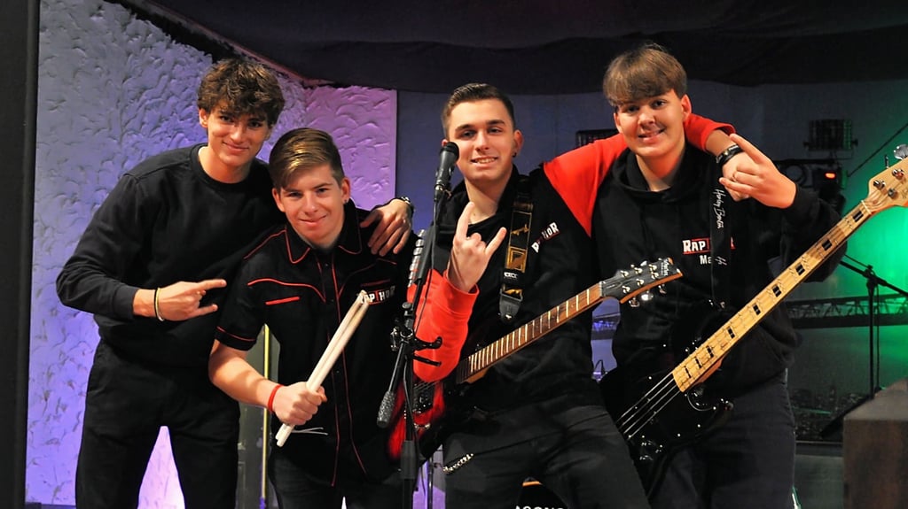 Die Band Rapthor tritt in Genthin auf.