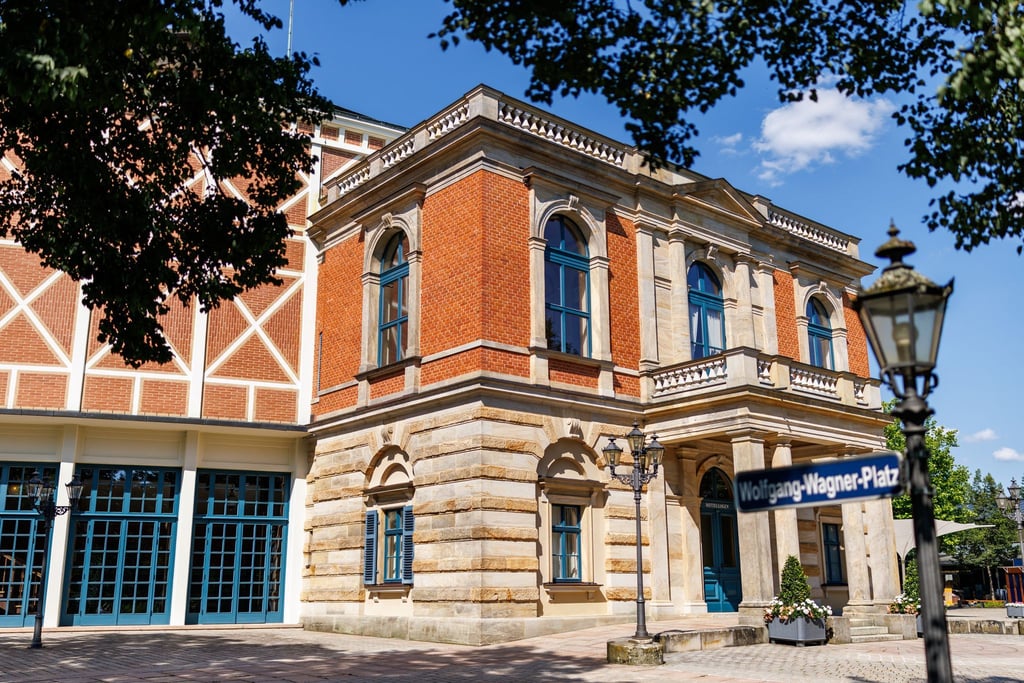 Im Bayreuther Festspielhaus startet wieder das weltberühmte Opernspektakel.