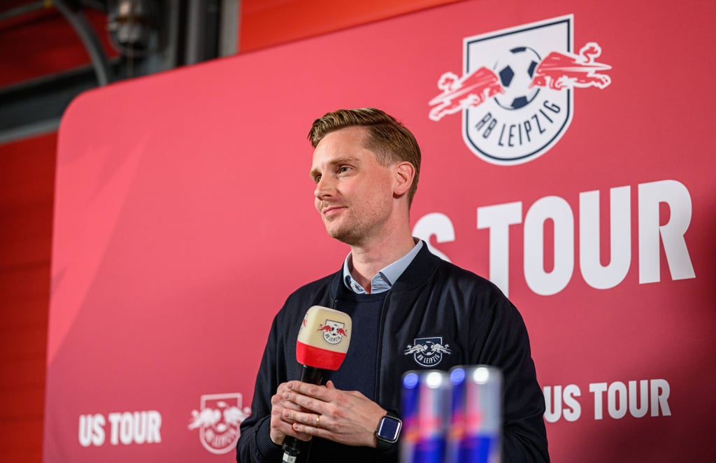 RB-Geschäftsführer Johann Plenge bei der Vorstellung der RB-US-Tour in Leipzig