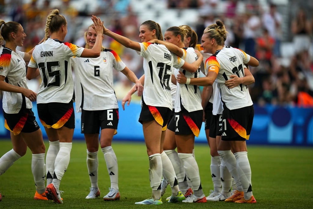 Nach Hegering Kopfball: Torjubel im DFB-Team.