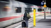 Weniger Fahrgäste im Fernverkehr, mangelnde Zuverlässigkeit: Das erste Halbjahr lief für die Deutsche Bahn nicht rund.