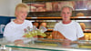 Ingo Bartels und seine Schwester Marit Mörig betreiben die Dorfbäckerei in Behnsdorf mit großem Einsatz. Seine Schwester sei die „Tortenkönigin“, sagt der 57-Jährige. Ohne Kuchen und ihre kreativen Torten würde sich das Geschäft nicht rentieren