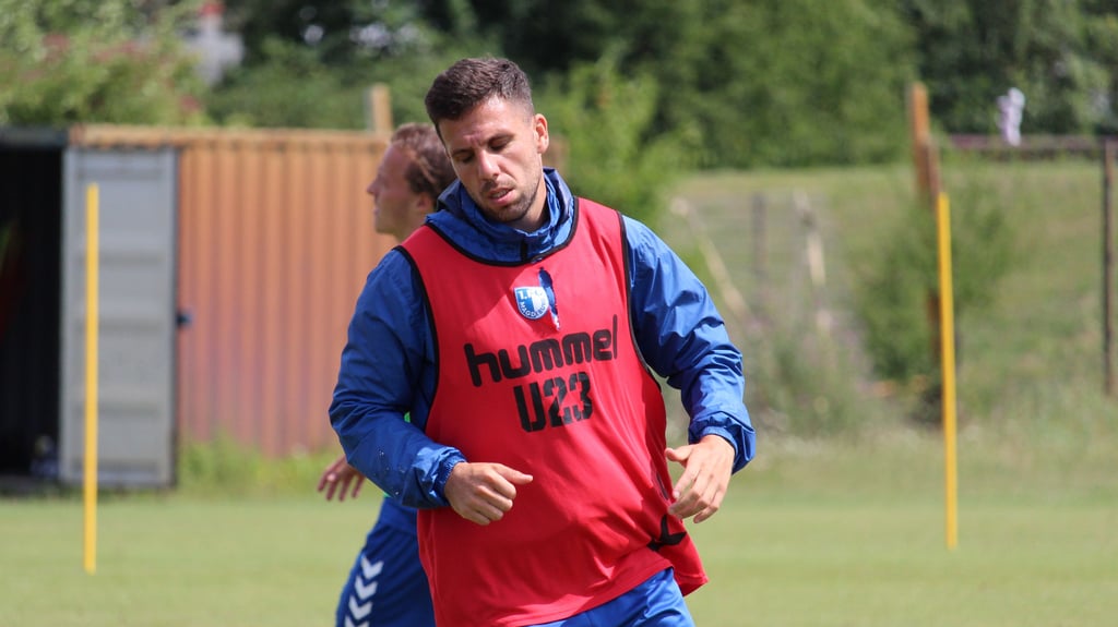 Sogar das Leibchen lässt keinen Zweifel: Ahmet Arslans Platz beim 1. FC Magdeburg ist aktuell die U23.