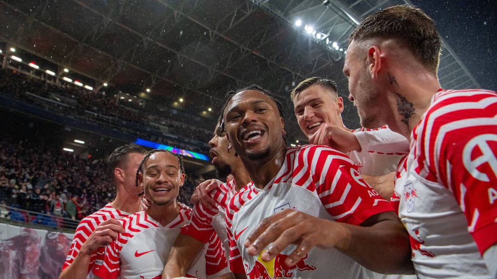 Alle auf diesem Foto zu sehenden Spieler von RB Leipzig haben es in die "Kicker-Rangliste des deutschen Fußballs 2024" geschafft - sogar in guten Positionen.