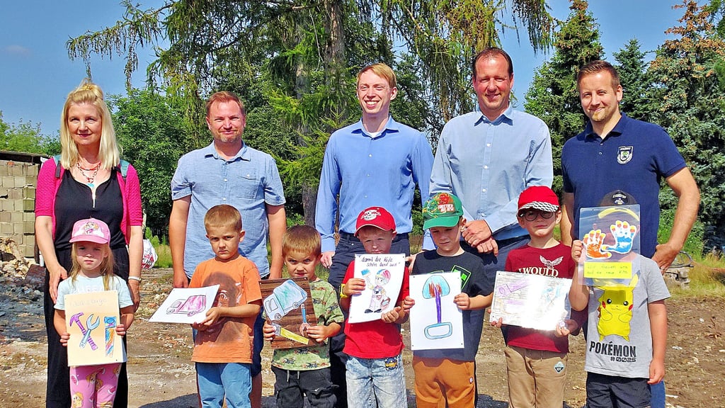 Mädchen und Jungen aus dem „Oranienbaumer Spielgarten“ haben gemalt, was sie sich für ihre neue Kindertagesstätte wünschen.