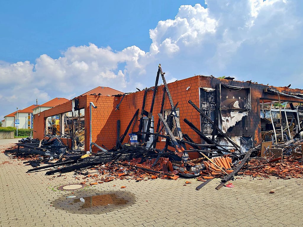 Das war einmal der Tedi in Wernigerodes Ilsenburger Straße. Ein Feuer hat den Markt zerstört.