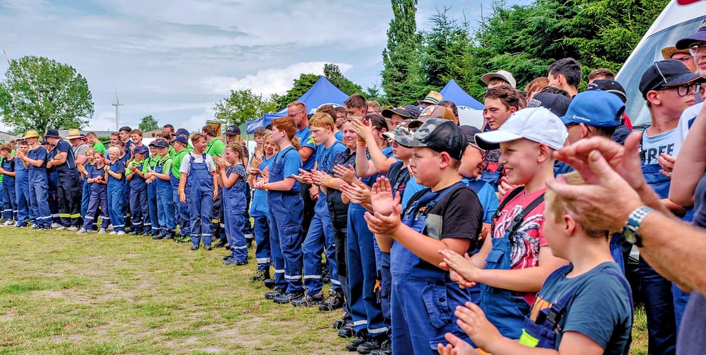 Im Zeltlager der Jugendwehren zeigte sich, wie zahlreich der Feuerwehrnachwuchs ist. Aber wie viele wechseln in den aktiven Dienst?