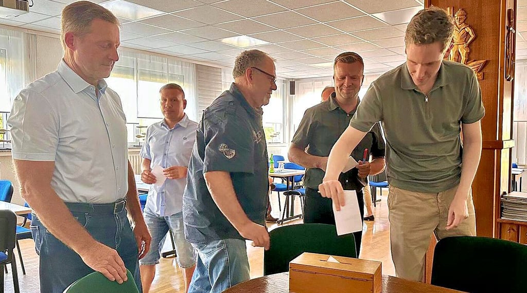Konstituierende Sitzung des Ortschaftsrates Elster. Die sieben Vertreter wählen aus ihren Reihen den Bürgermeister und dessen Stellvertreter.