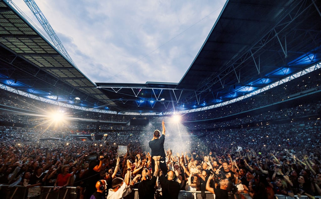 Sänger Damon Albarn von der Band Blur beim Auftritt im Wembley-Stadion.
