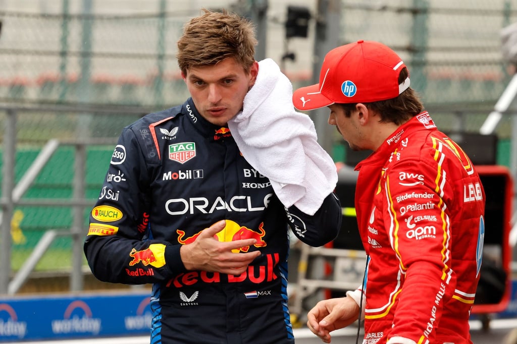 Max Verstappen startet trotz Pole Position hinter Charles Leclerc.