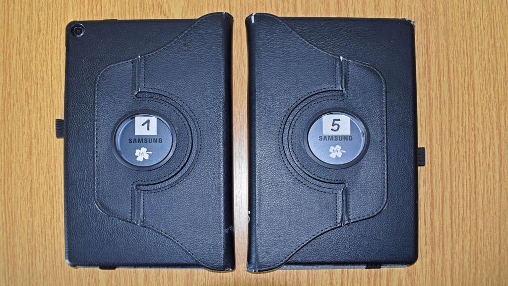 Die Polizei Salzlandkreis fragt, wem gehören diese Tablets?
