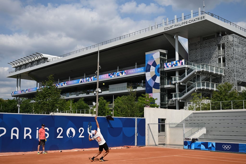 Beim Match von Maximilian Marterer in Paris musste ein Teil der Tribüne geräumt werden.