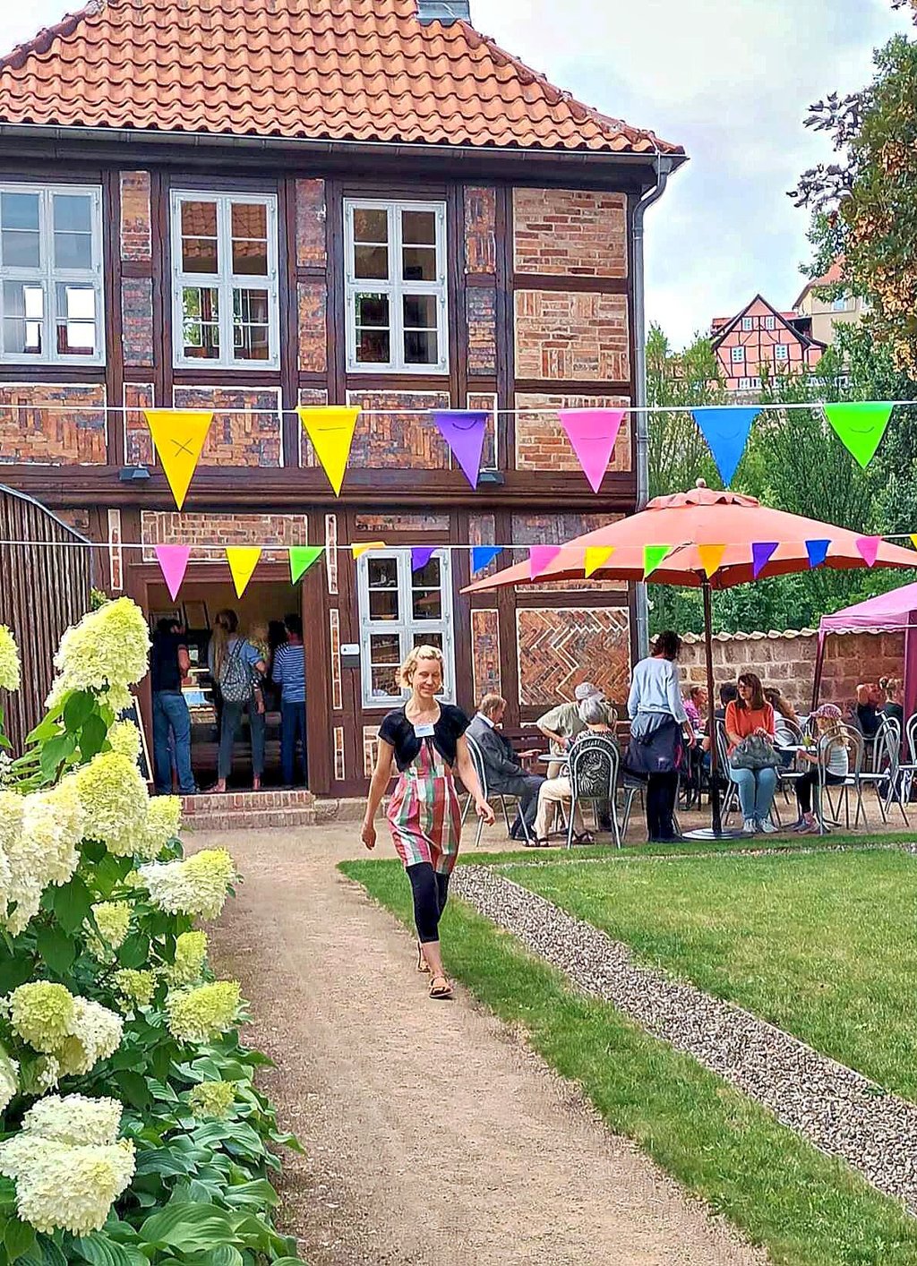 Offiziell eröffnet: das Café Papileo im Klopstockgarten des Museums Lyonel Feininger.